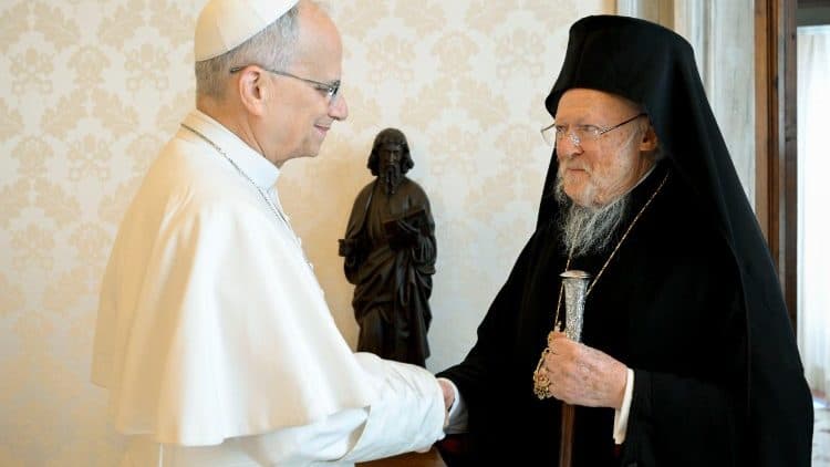 Papa Leão XIV recebe Patriarca Bartolomeu I às vésperas dos 40 anos do Encontro Histórico de Oração pela Paz de Assis